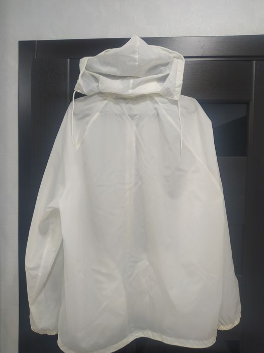 Продам ветровку.