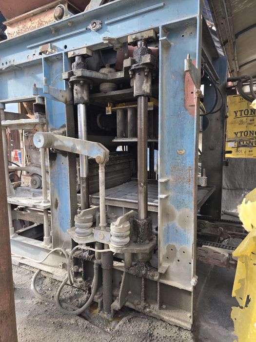 Wibroprasa stacjonarna KVM 62/105 Linia do bloczków betonowych, kostki