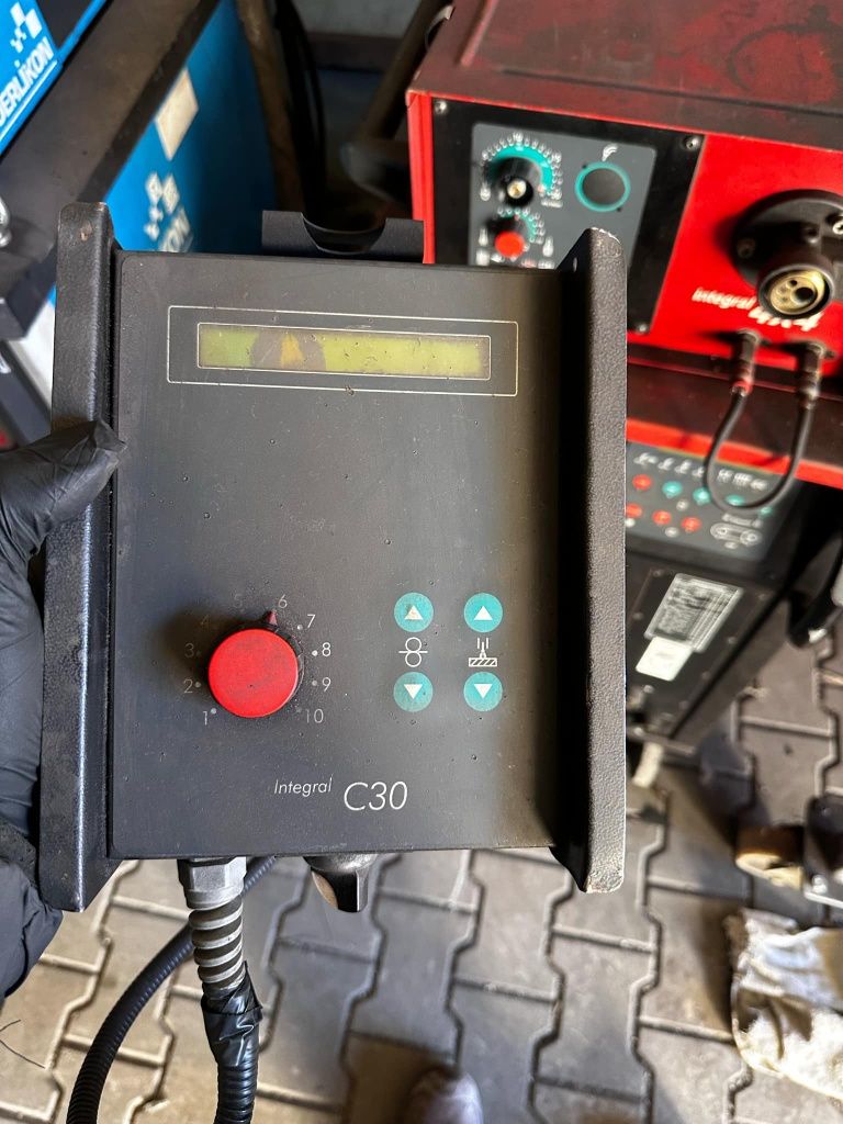 Spawarkę EWM Integral 350 puls, pilot zdalnego sterowania