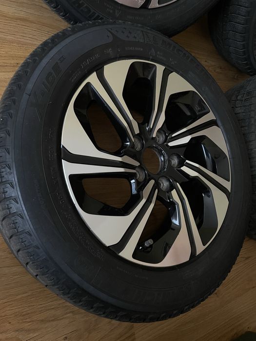 Зимові колеса 215/55/R16.