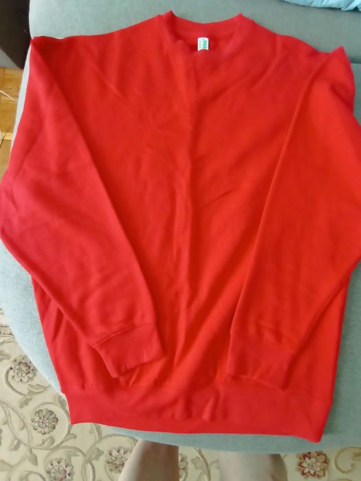 Светер червоний JHK