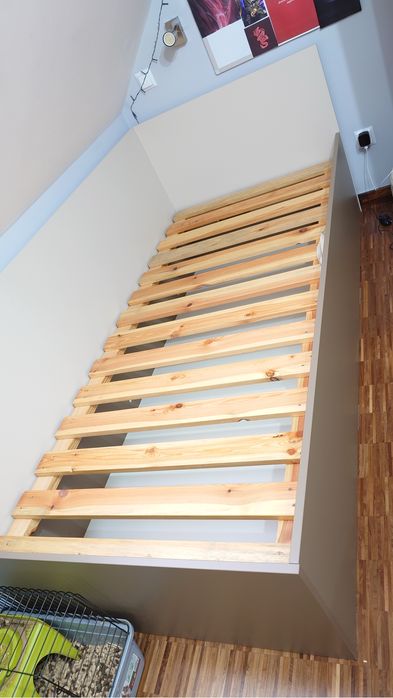 Biurko i łóżko kolor beżowy i malaga