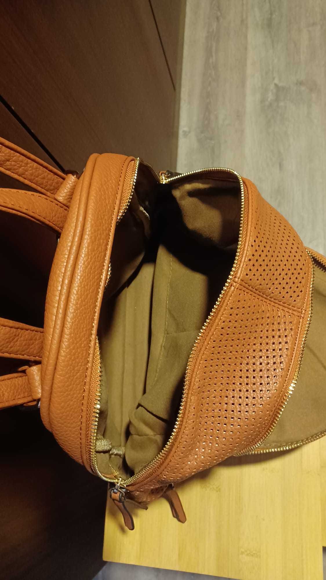 Mochila camel de senhora