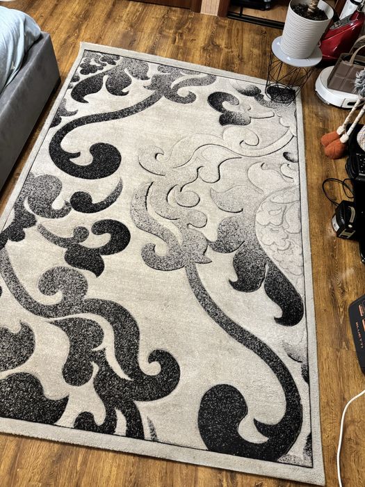 Килим сірого коляру