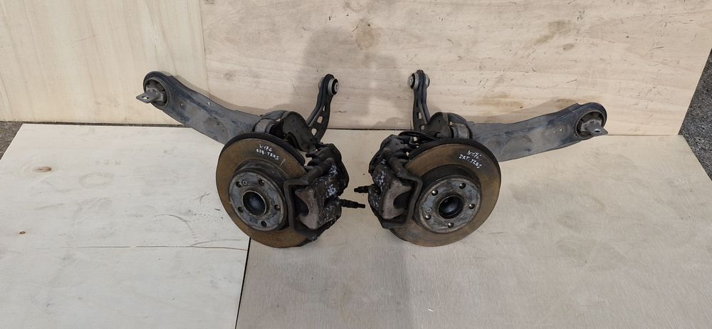 Manga de eixo, Travão,  disco traseira Mercedes A180(W176). 2013