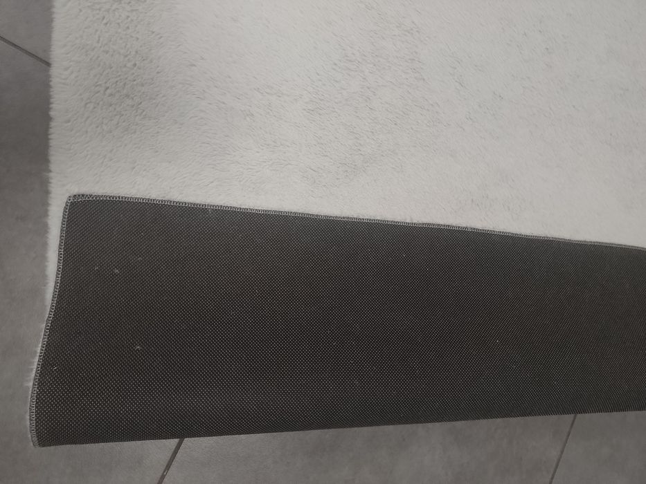 Sprzedam fajny dywanik 190x130 cm.