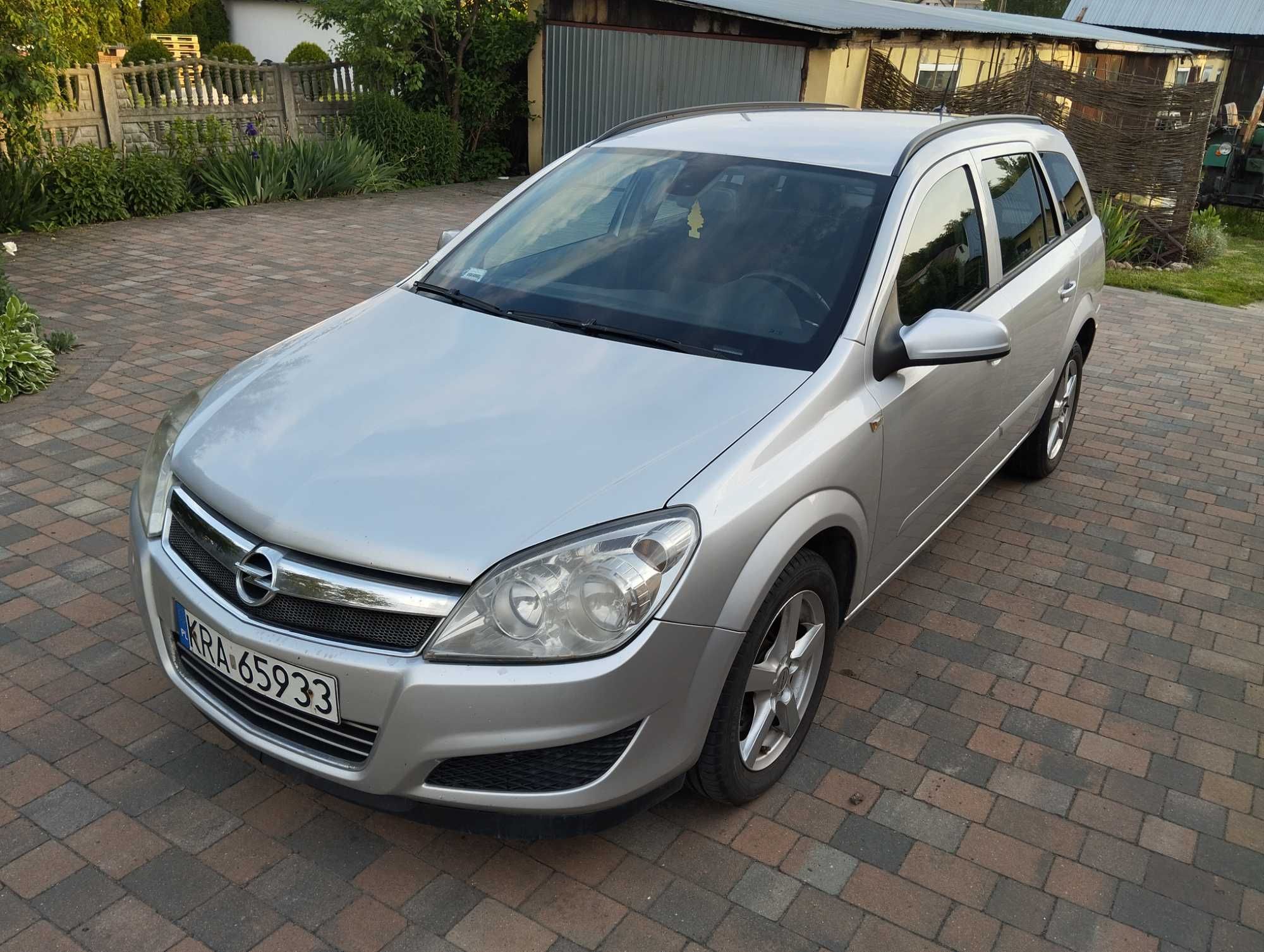 Opel Astra H Kombi 1.9CDTI 8v 120KM skrzynia 6-B 298tyś km 2009r KLIMA