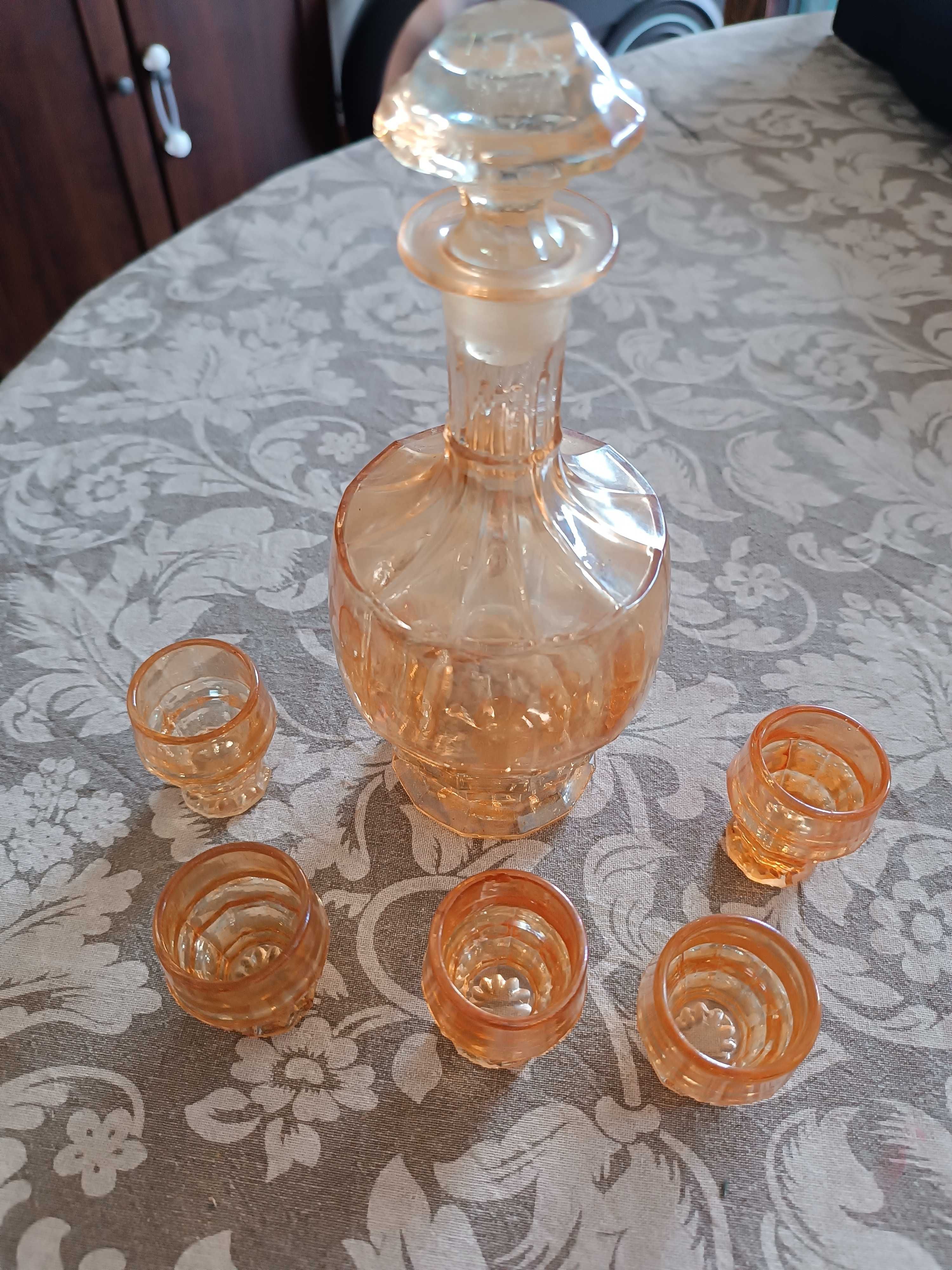 Garrafa licor e copos