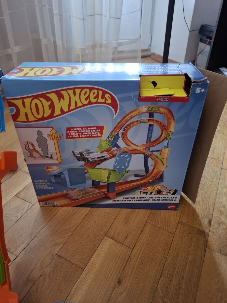 Hotwheels action трек