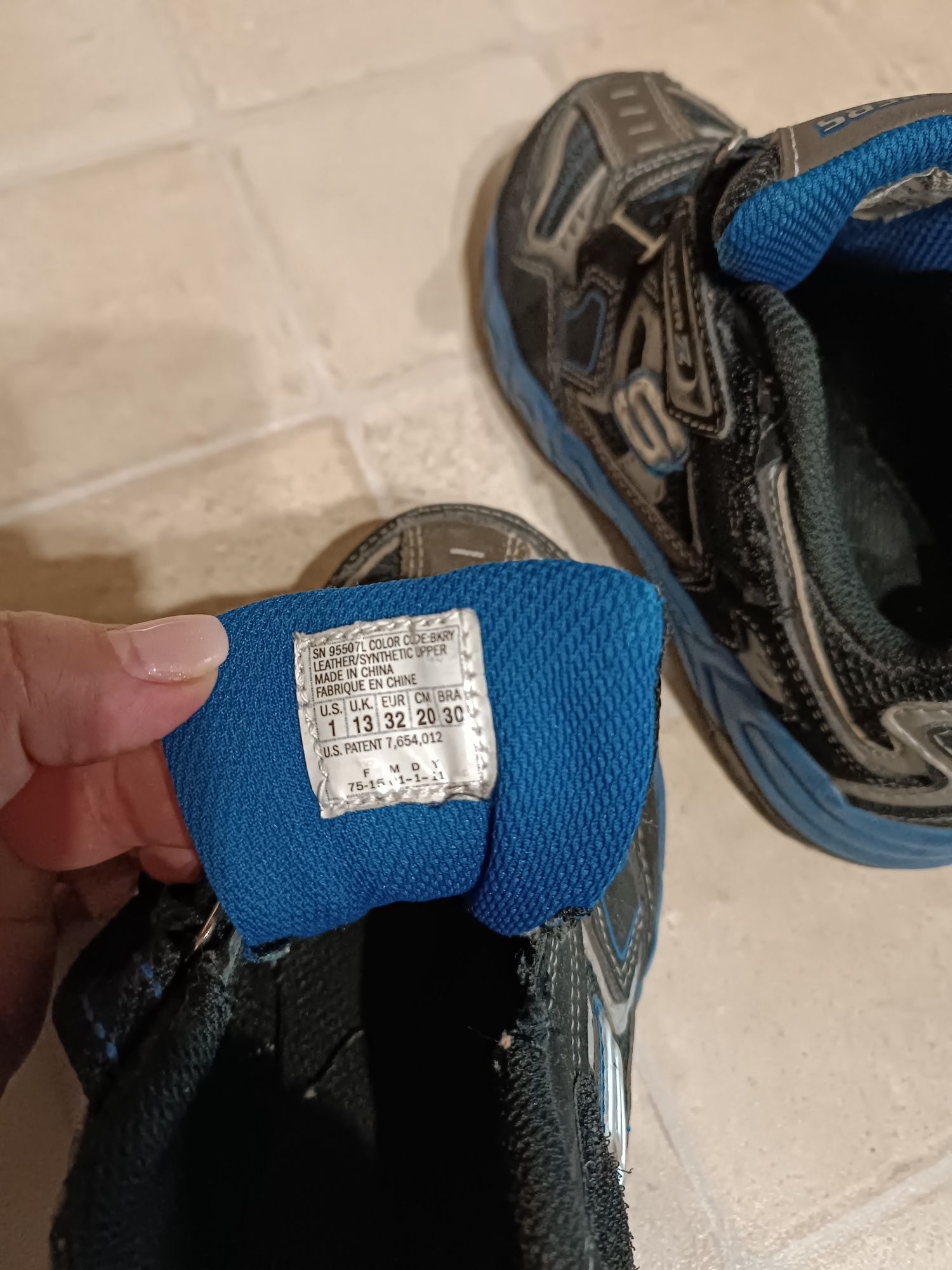 Осенние кроссовки SKECHERS