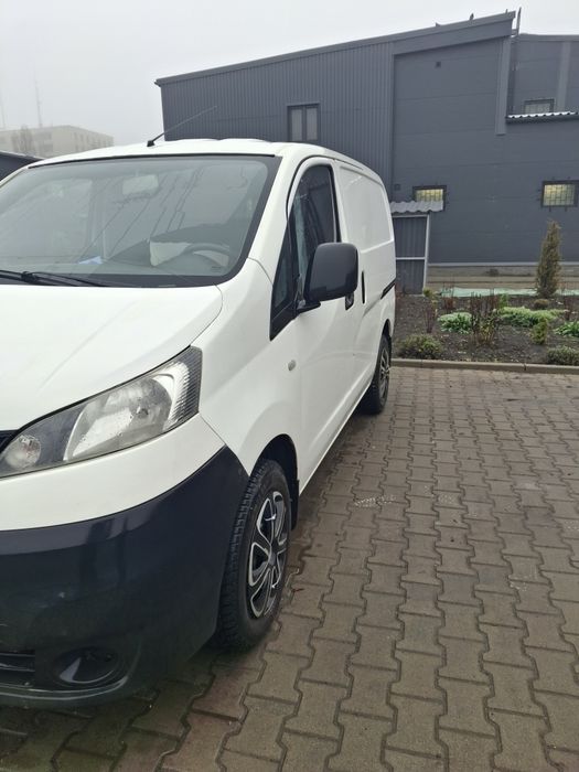 Продам Nissan nv 200