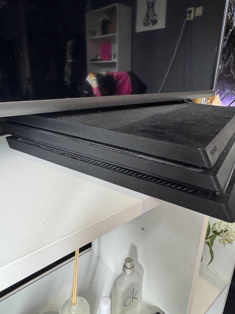 Playstation 4 pro 1tb 2джойстика+підписка  ps4 pro ps5 ідеальний стан