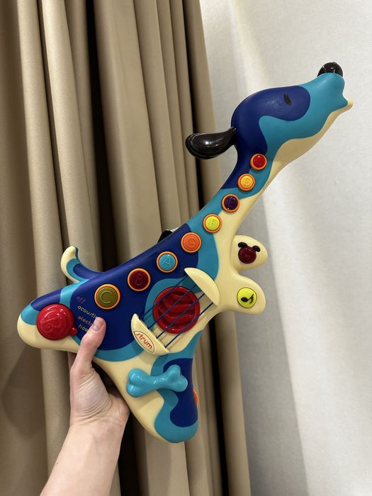 Battat пес-гітарист