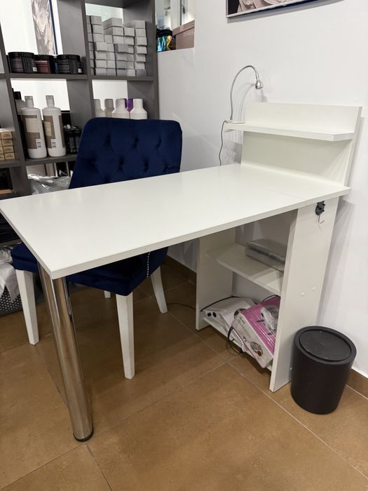 Продам манікюрні столи