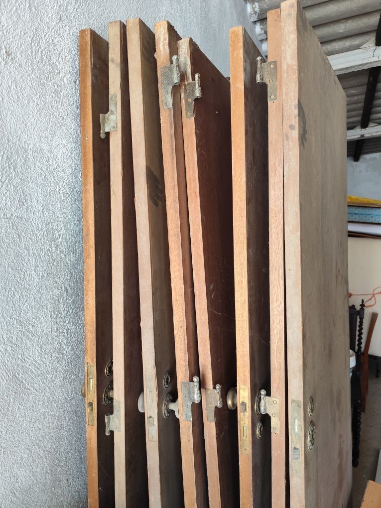 Portas usadas em mogno para restaurar