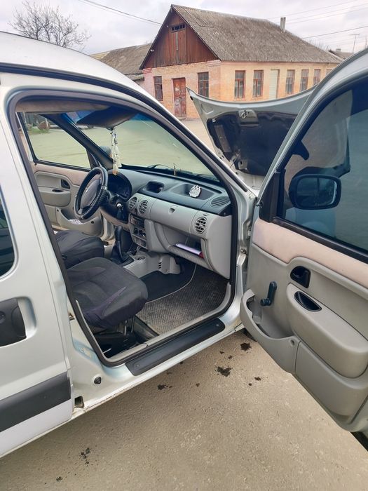 Автомобілі Renault kengo