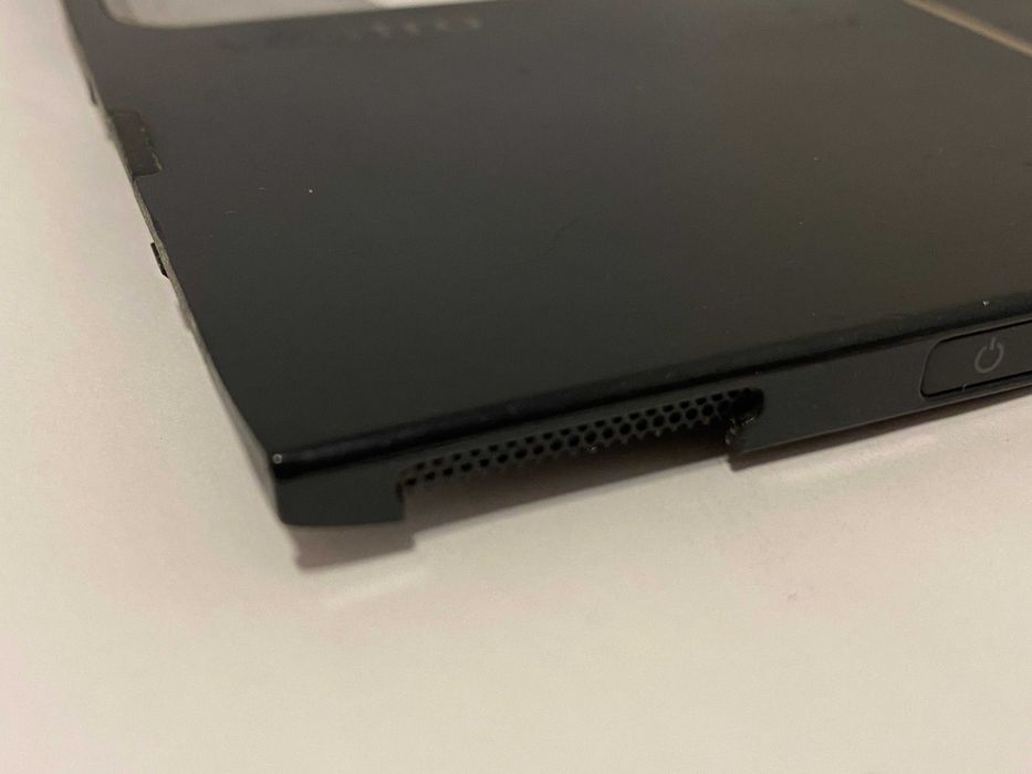 Górna obudowa, touchpad, przyciski, czytnik linii do DELL Vostro V131