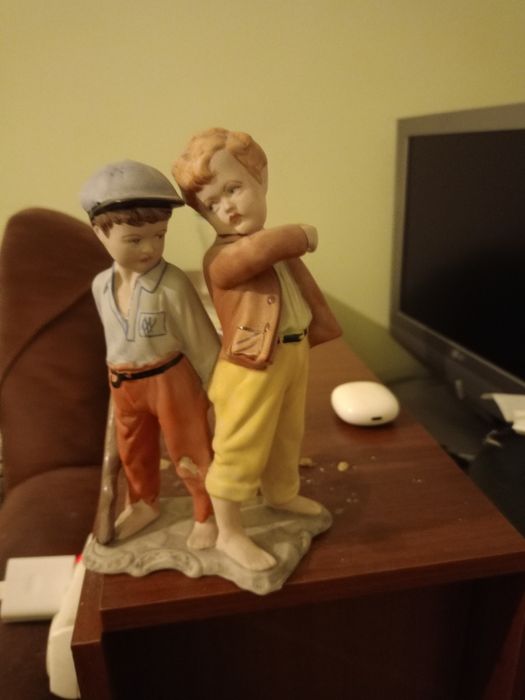 Статуетка порцелянова "Суперечка"  хулігани