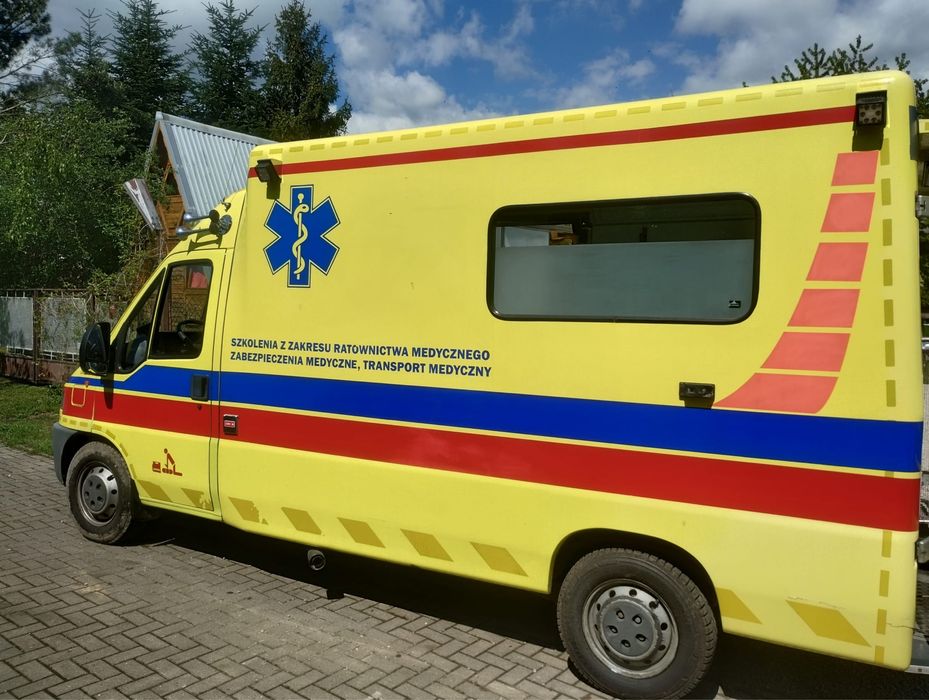 Karetka  Ambulans Kamper, mobilny warsztat