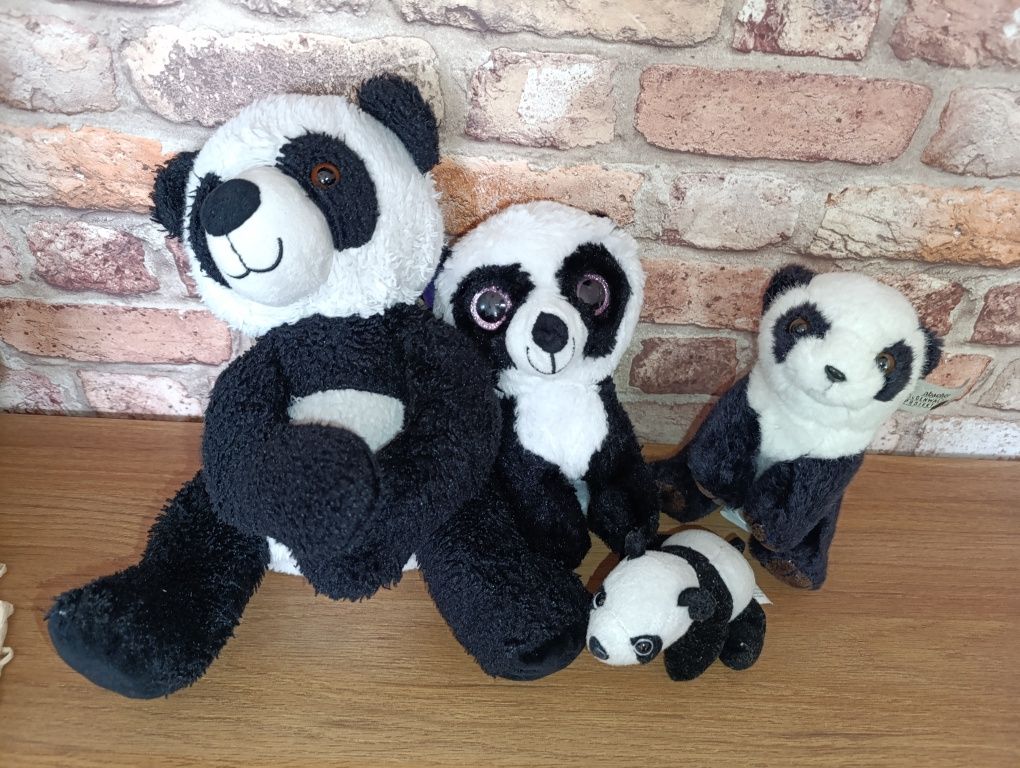 Cztery misie Panda w tym WWF z metką, Deagostini, Chinchila