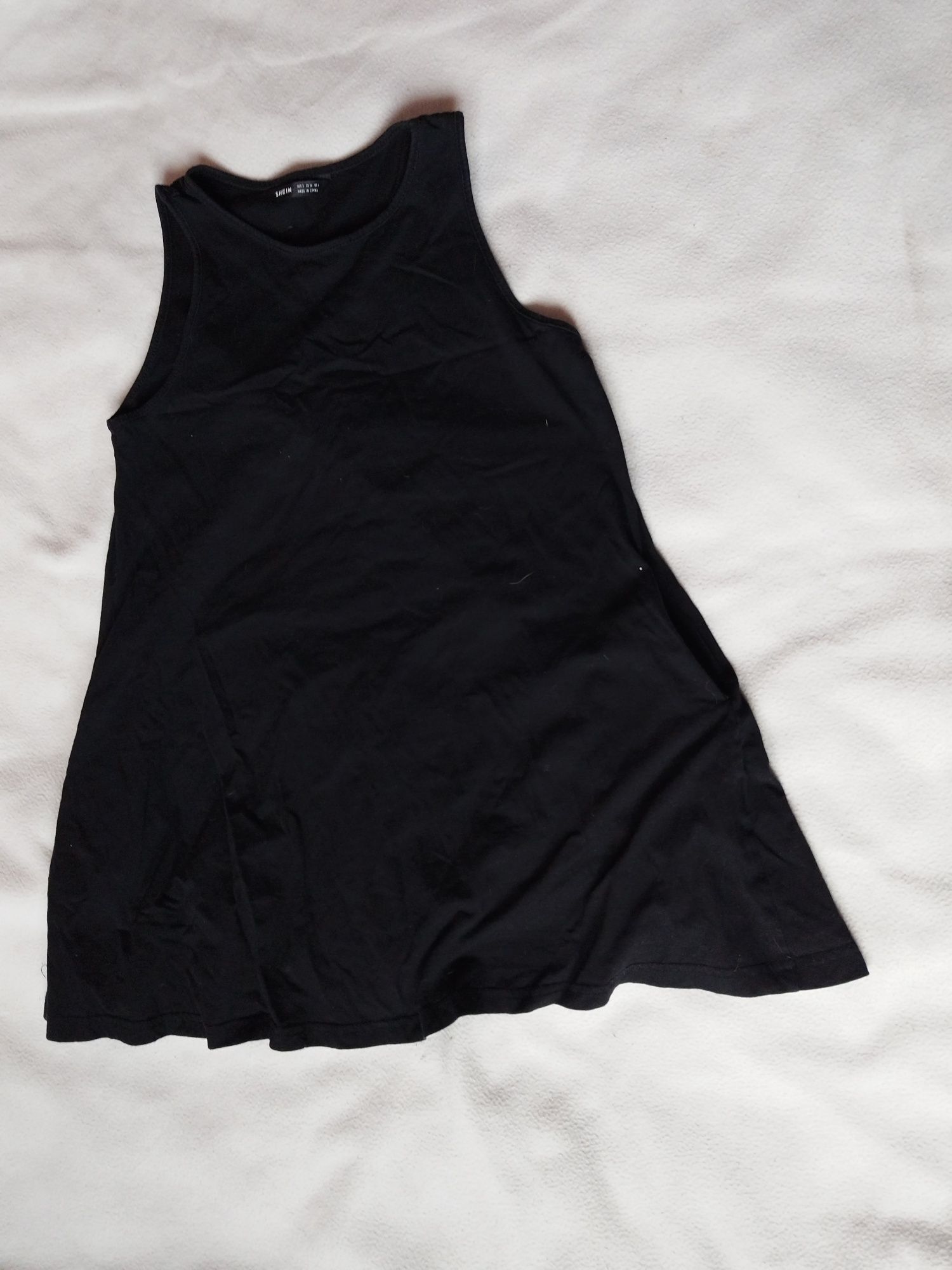 Czarna krótka sukienka