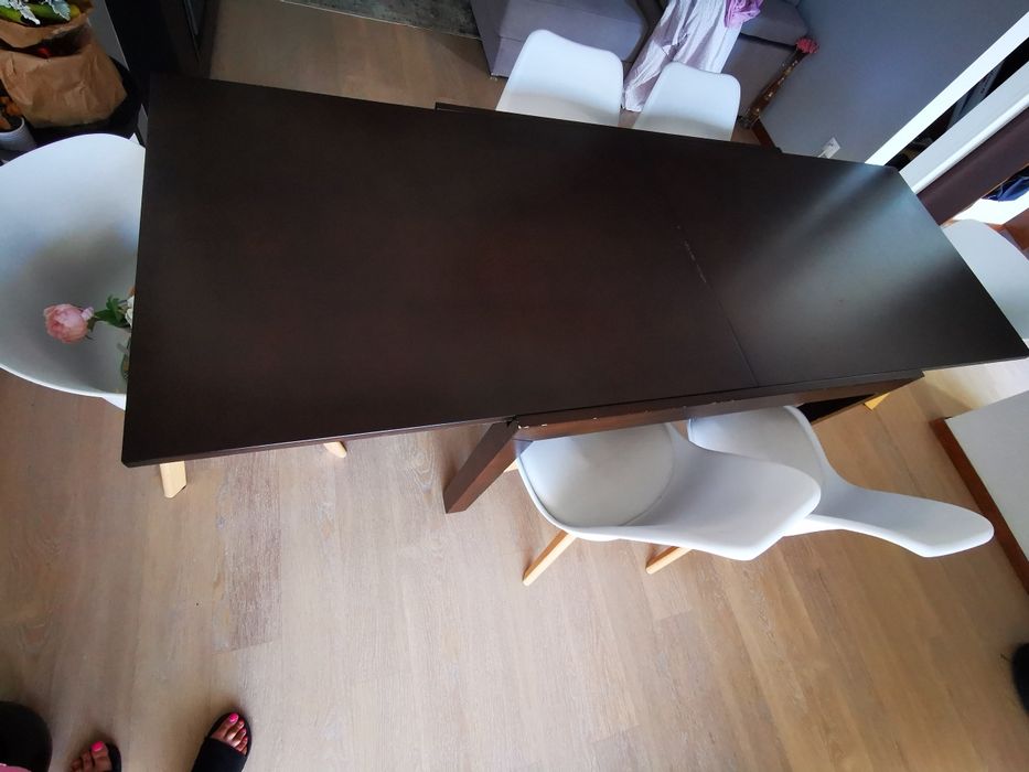 Mesa extensível e 6 cadeiras