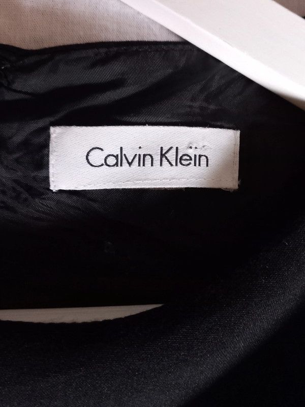Czarno-biała sukienka Calvin Klein
