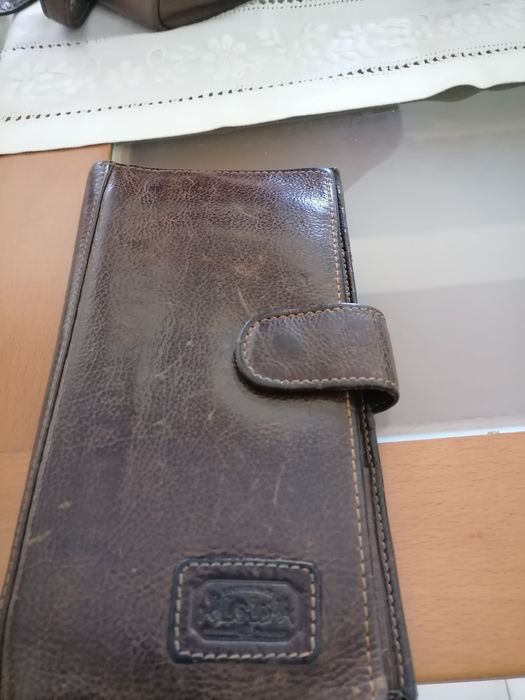 Carteira de pele