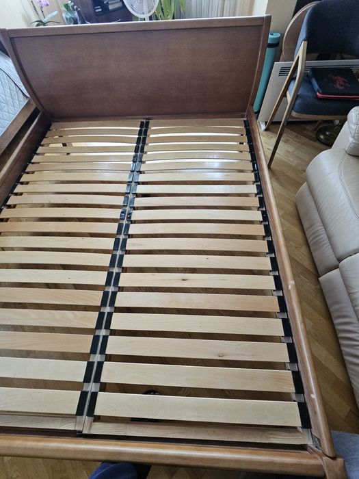 Двоспальне ліжко з ламелями (масив - дерево)
