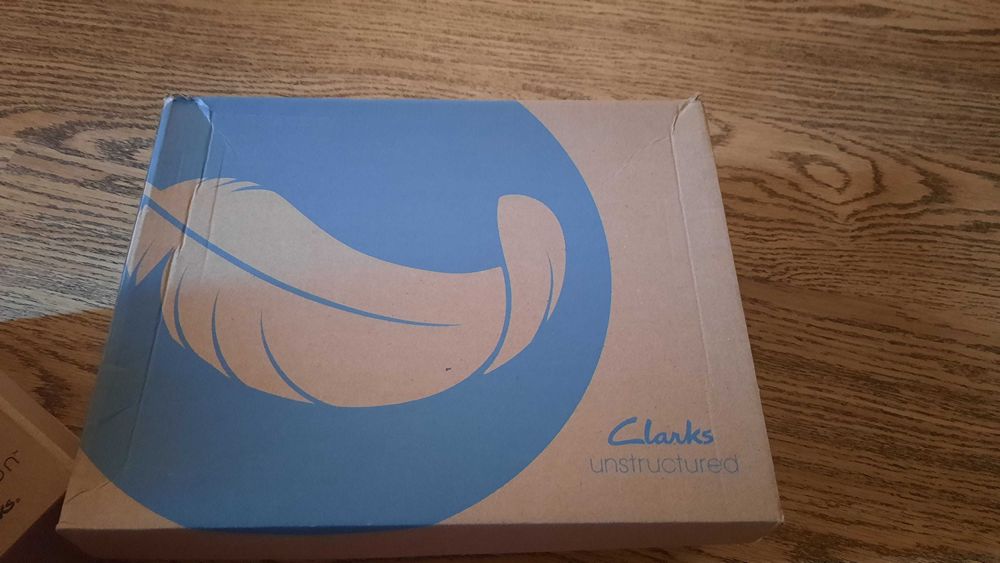 Осенние удобные замшевые мокасины от фирмы Clarks.