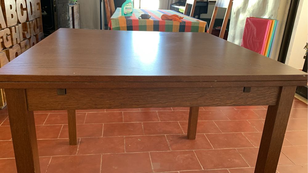 Mesa IKEA com as medidas 90x90 fechada, aberta 1,65x90