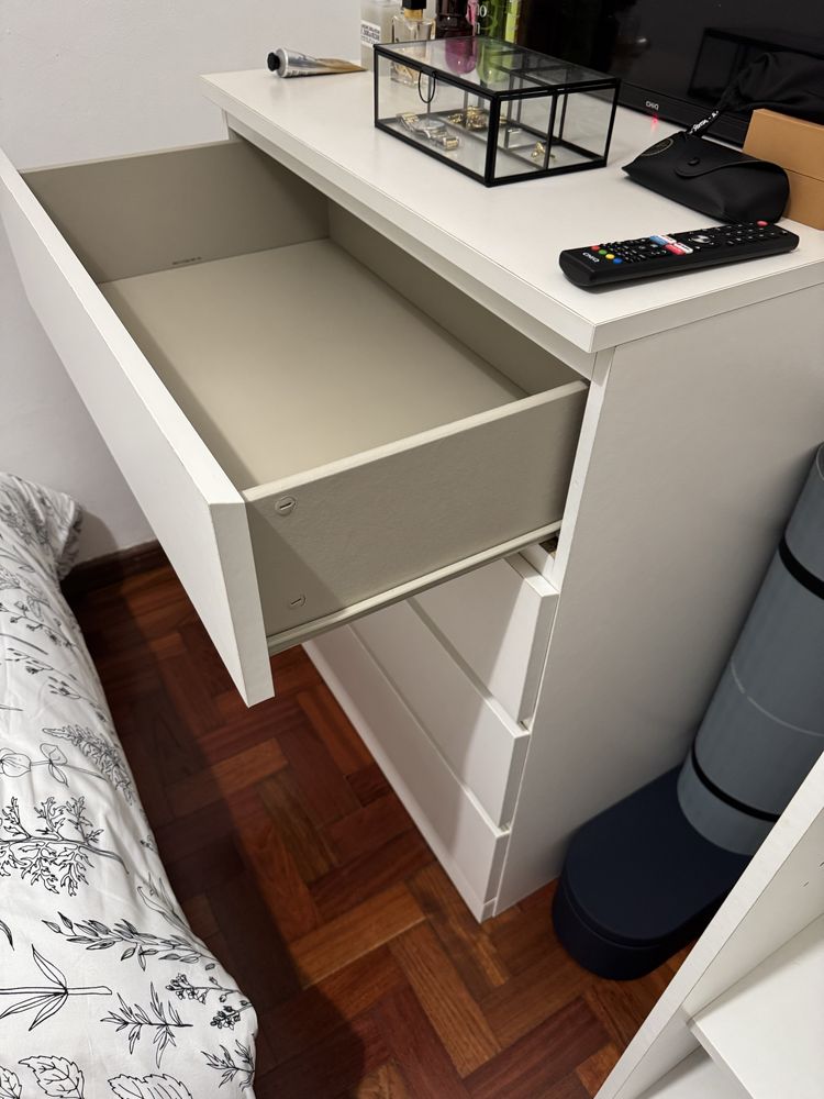 Cómoda Malm 4 gavetas Ikea