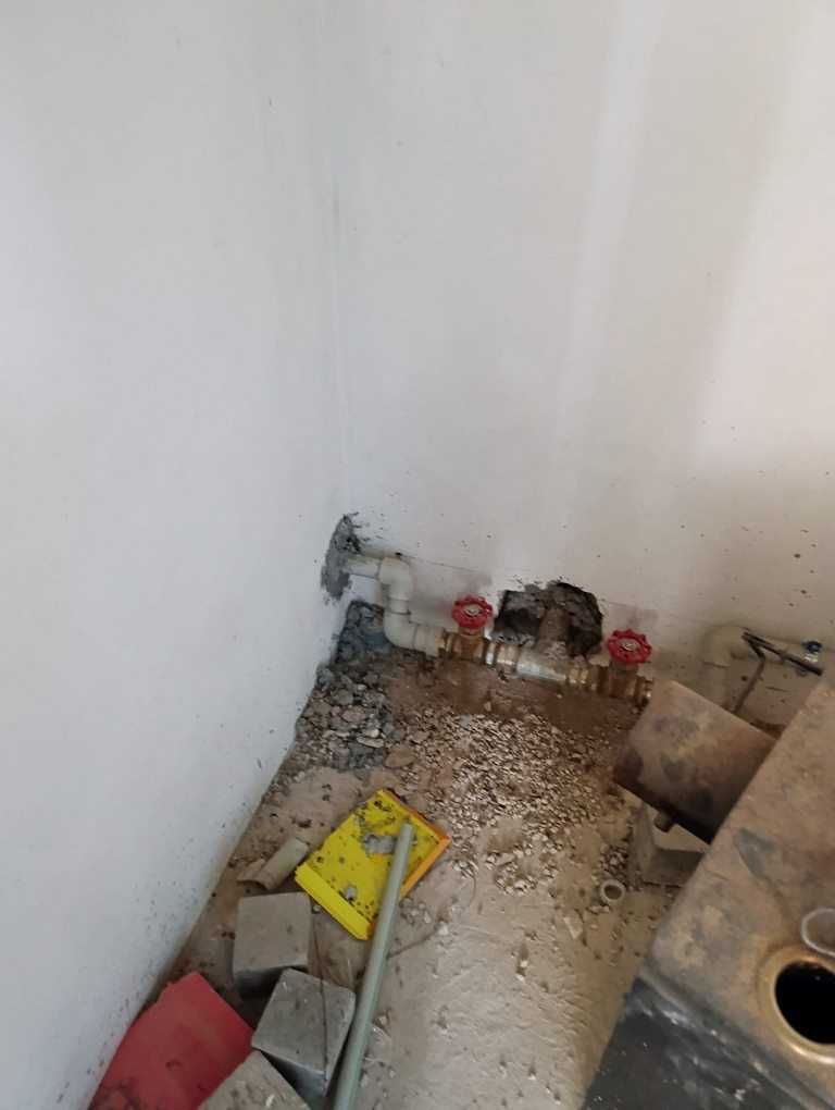 Недорого продається нежитлове приміщення біля автотраси Київ-Чоп.