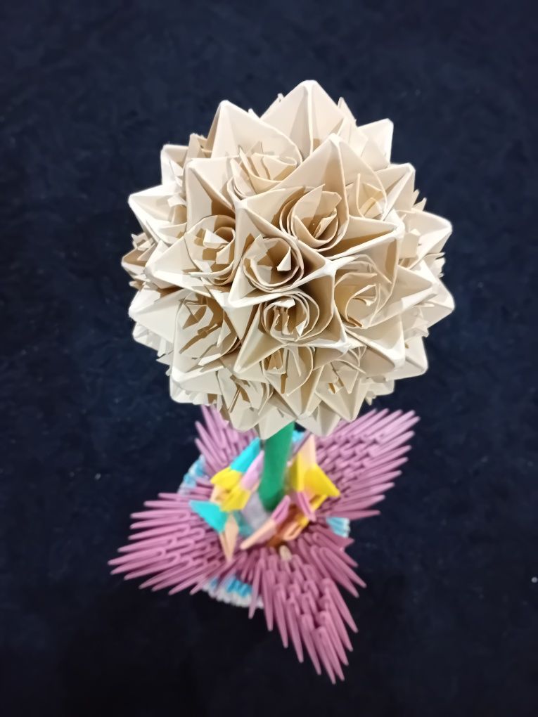 Kwiat w doniczce z origami papierowy