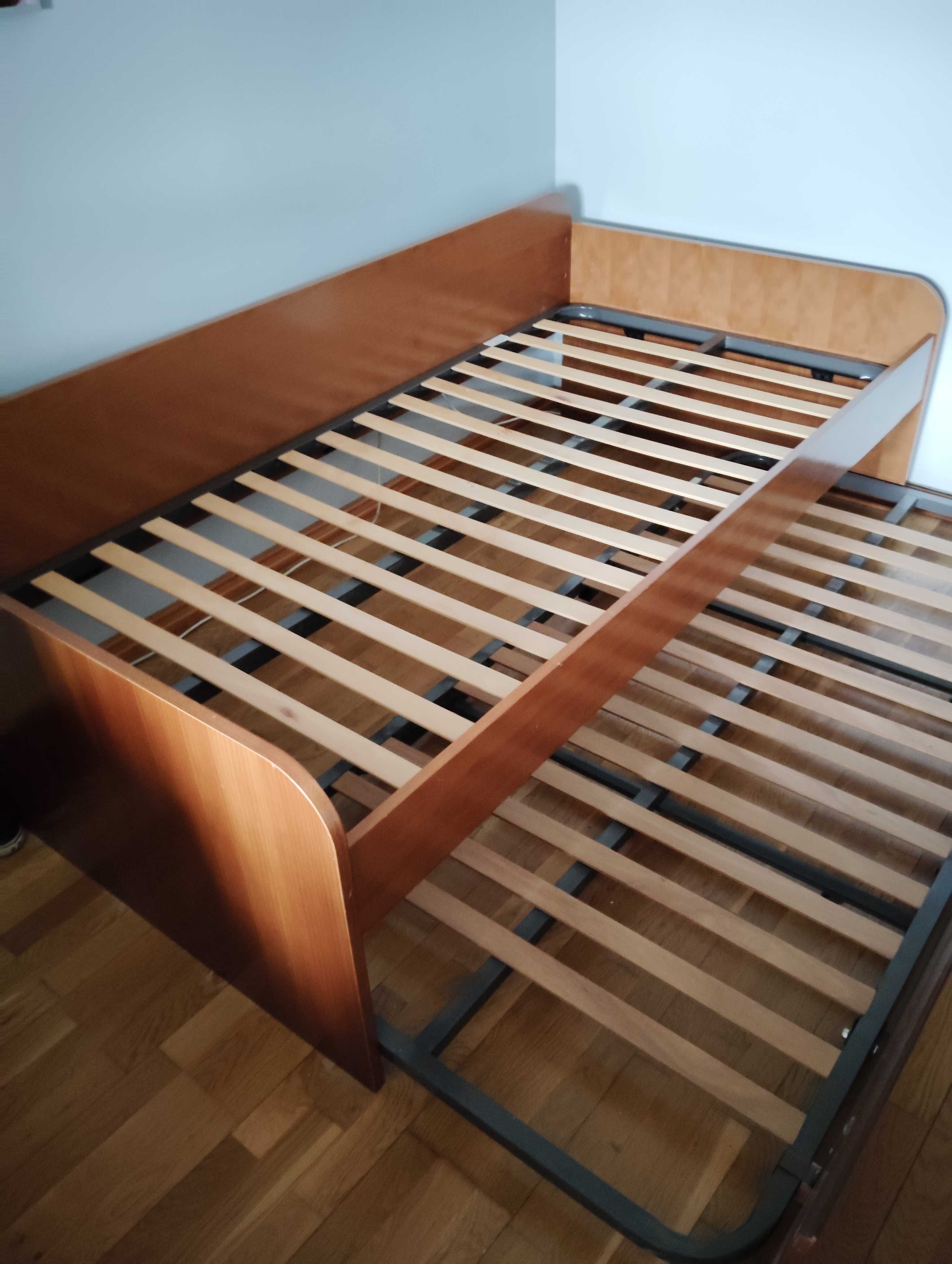 Cama dupla de solteiro.