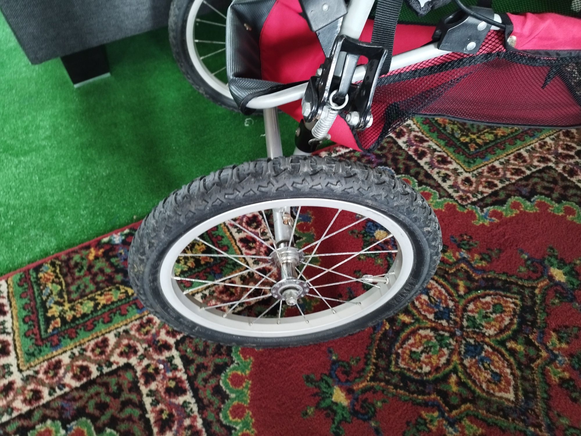 wózek spacerowy do biegania na pompowanych kołach