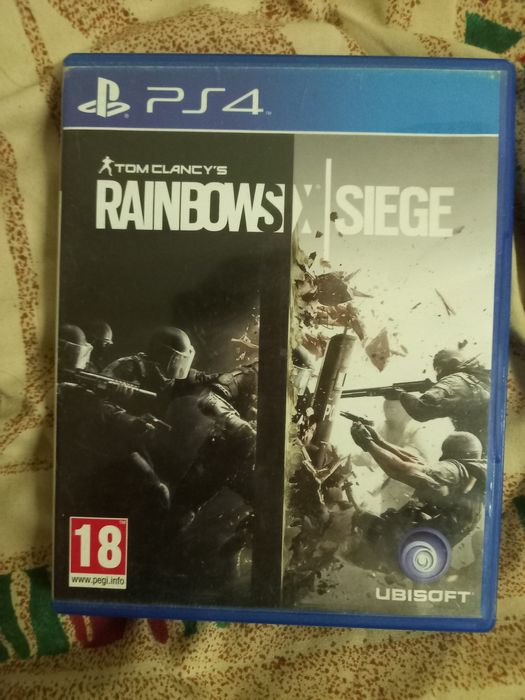 Vendo jogo rainbow six siege PS4