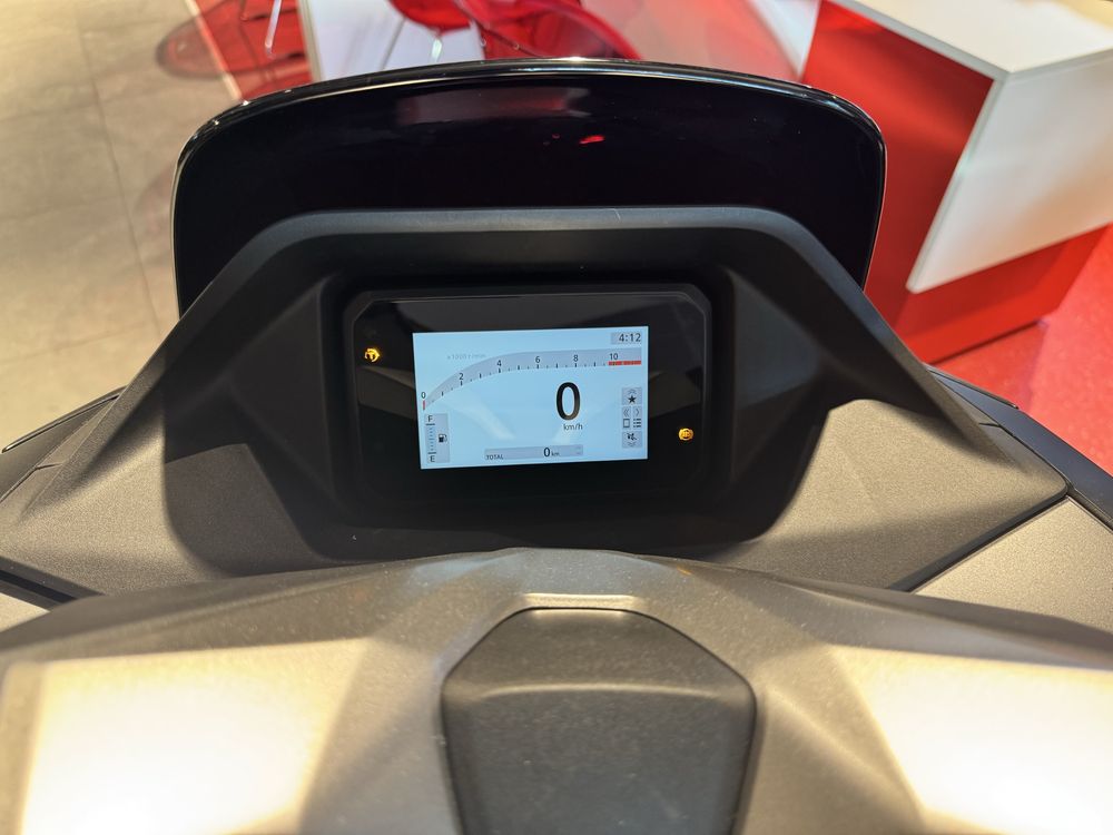 Pcx 125 cc -  2025 DX - 0 km com apenas 800€ de Entrada