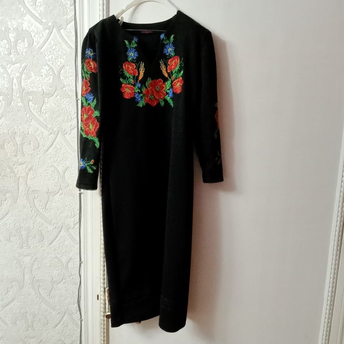 Плаття з вишивкою