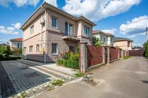 Продається просторий будинок із ремонтом у с.Гатне –готовий для життя!
