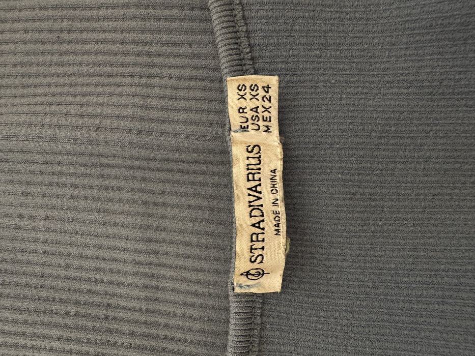 Niebieski damski crop top krótka bluzka prążki lato XS 34 Stradivarius