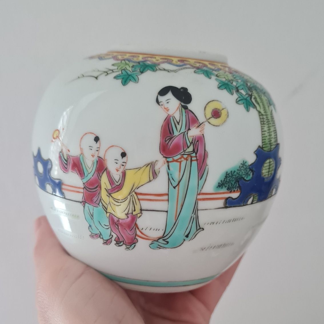 Stary flakon z chińskiej porcelnay