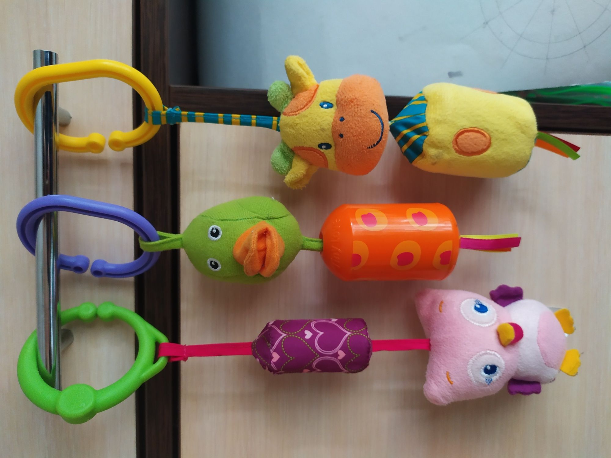 Развивающие игрушки-подвески на кроватку коляску