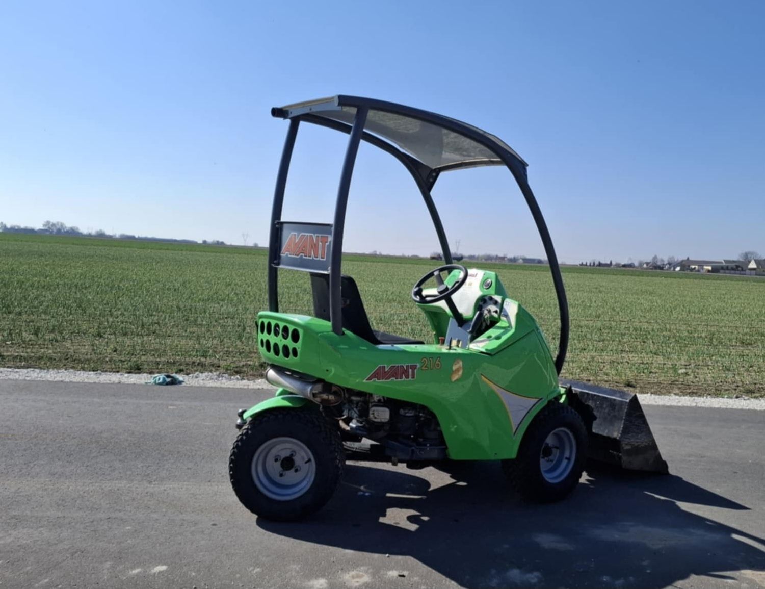 Miniładowarka Przegubowa Avant 216