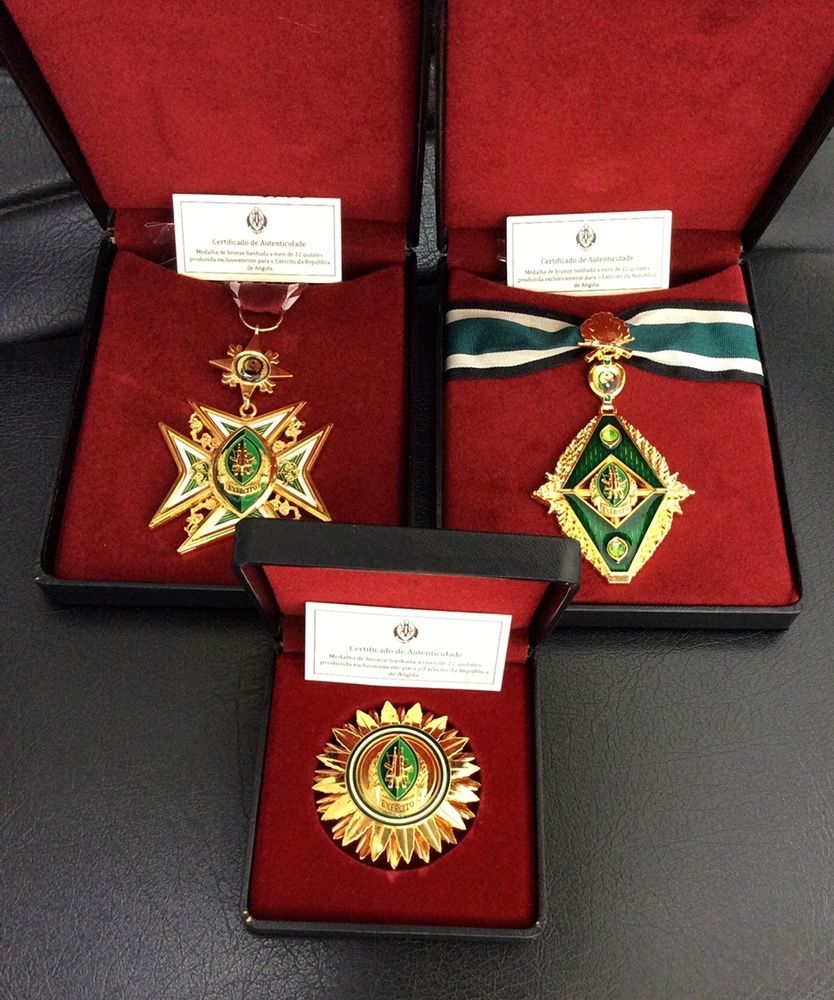 Conjuto de 4 Medalhas do exercito Angolano
