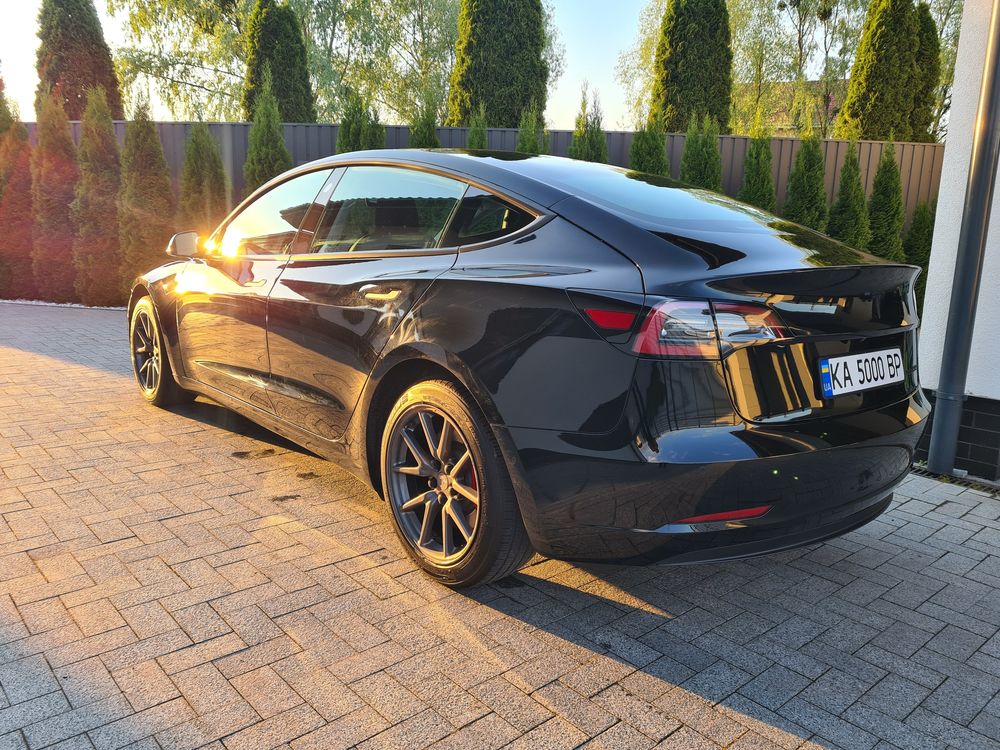 Tesla Model 3 SR+