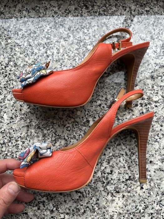 Sandały damskie firmy Kazar ze skóry naturalnej