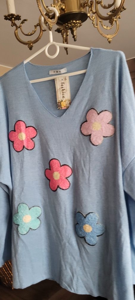 Promocja!Obłędny włoski błękitny sweterek kwiatki.