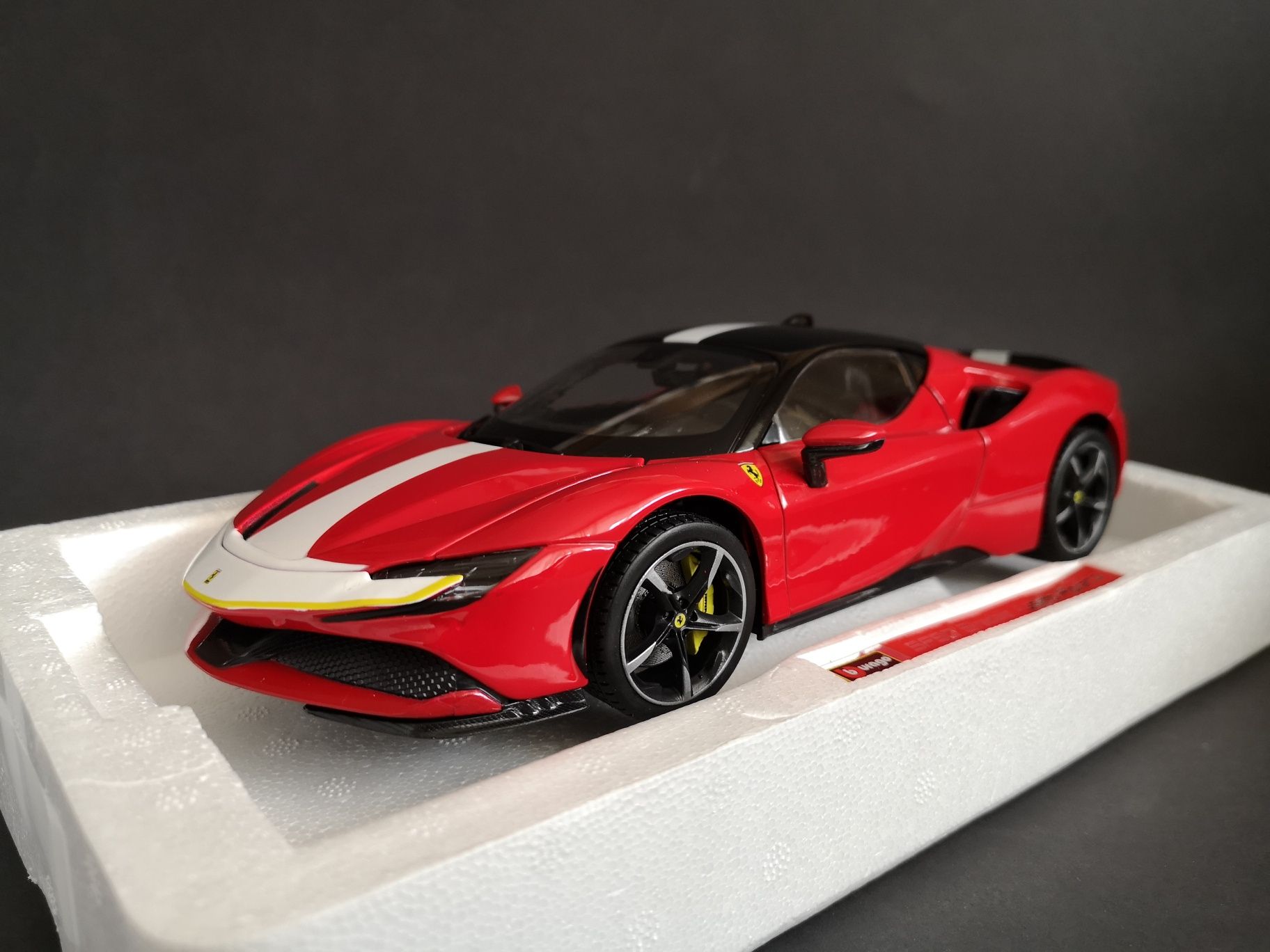 Ferrari SF90 Stradale Assetto Fiorano 2020 Red Bburago Signature 1:18