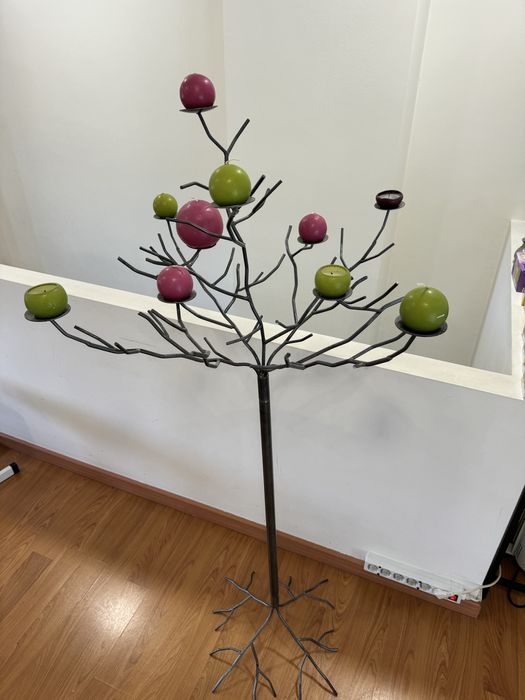 Decoraçäo em metal formato arvore